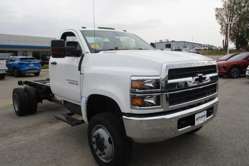 2024 Chevrolet Silverado 5500HD Work Truck photo 1