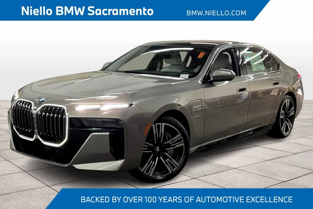2026 Bmw 750e photo 1