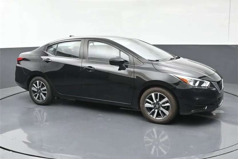 2021 Nissan Versa SV photo 1