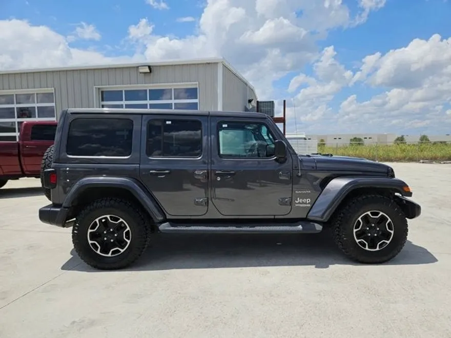 2018 Jeep Wrangler Unlimited Sahara photo 1