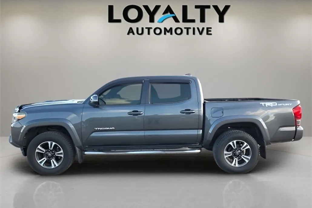 2016 Toyota Tacoma TRD Sport photo 1