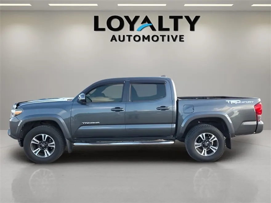 2016 Toyota Tacoma TRD Sport photo 1
