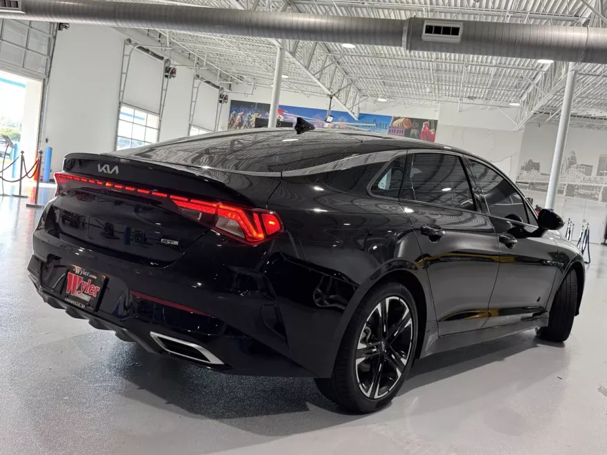 2023 Kia K5 GT-Line photo 1