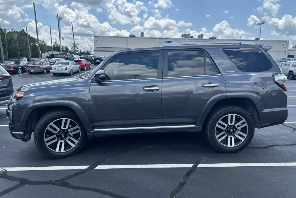 2020 Toyota 4Runner SR5 photo 1