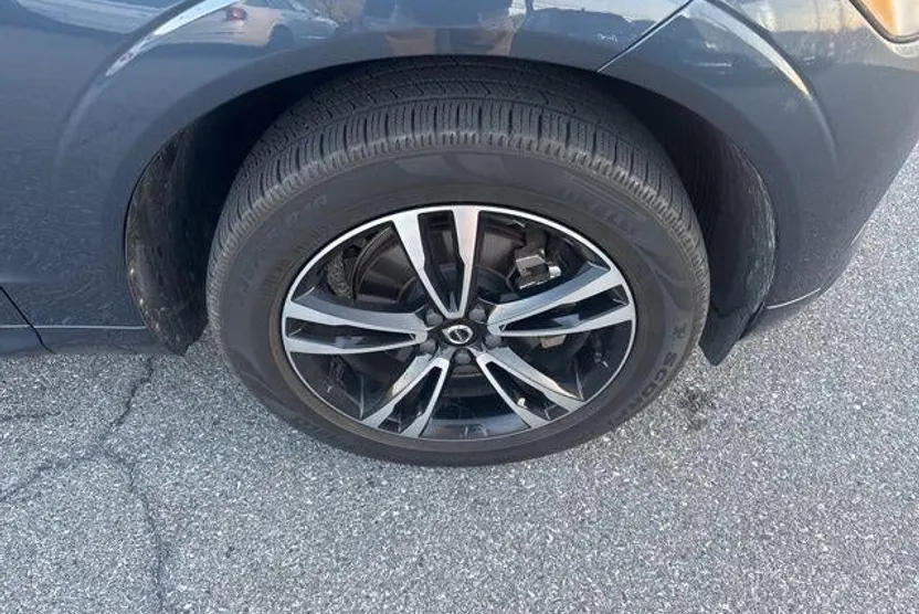 2020 Volvo XC60 T5 Momentum photo 1
