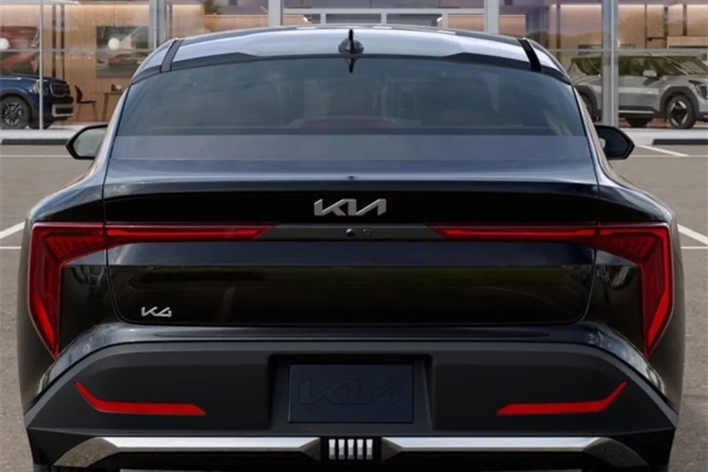 2025 Kia K4 LXS photo 1