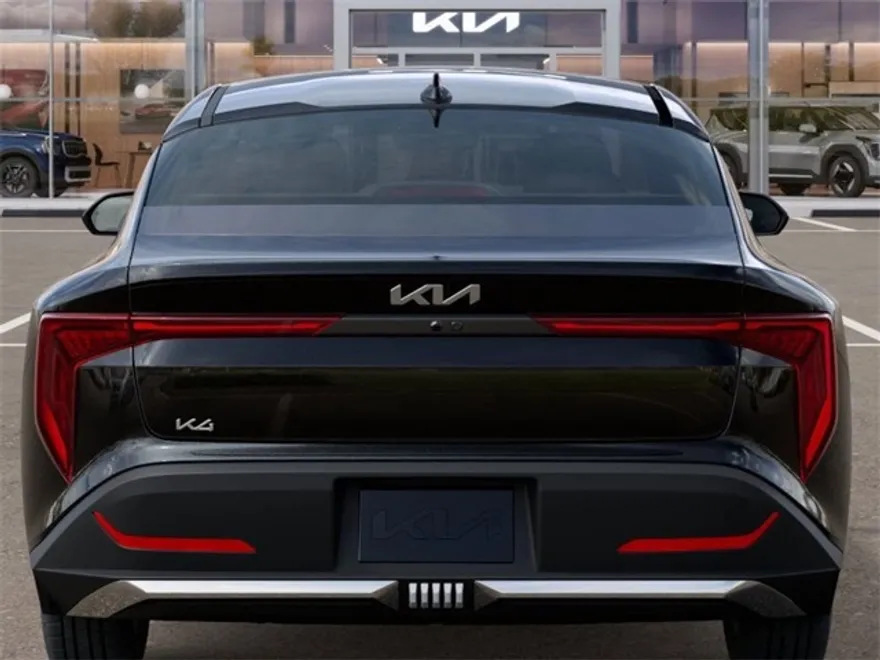 2025 Kia K4 LXS photo 1
