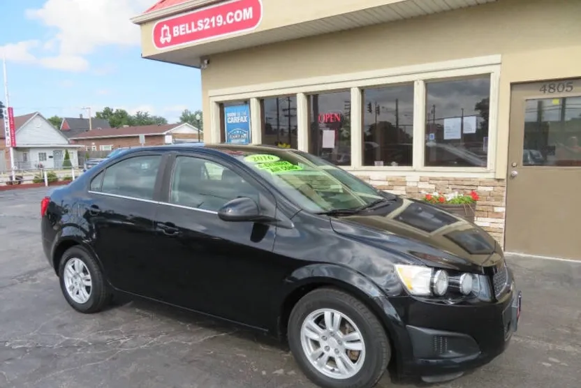 2016 Chevrolet Sonic LT photo 1