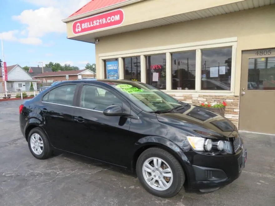 2016 Chevrolet Sonic LT photo 1