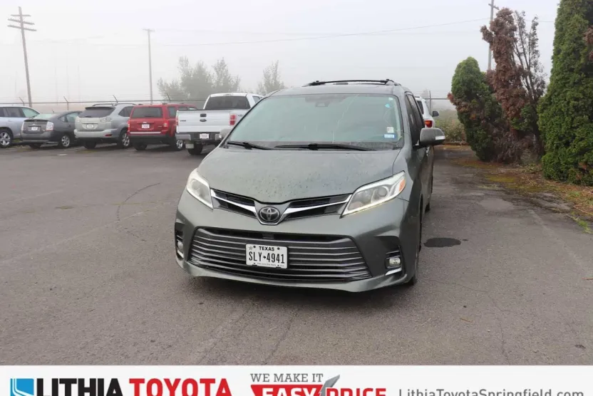 2020 Toyota Sienna Limited Premium photo 1