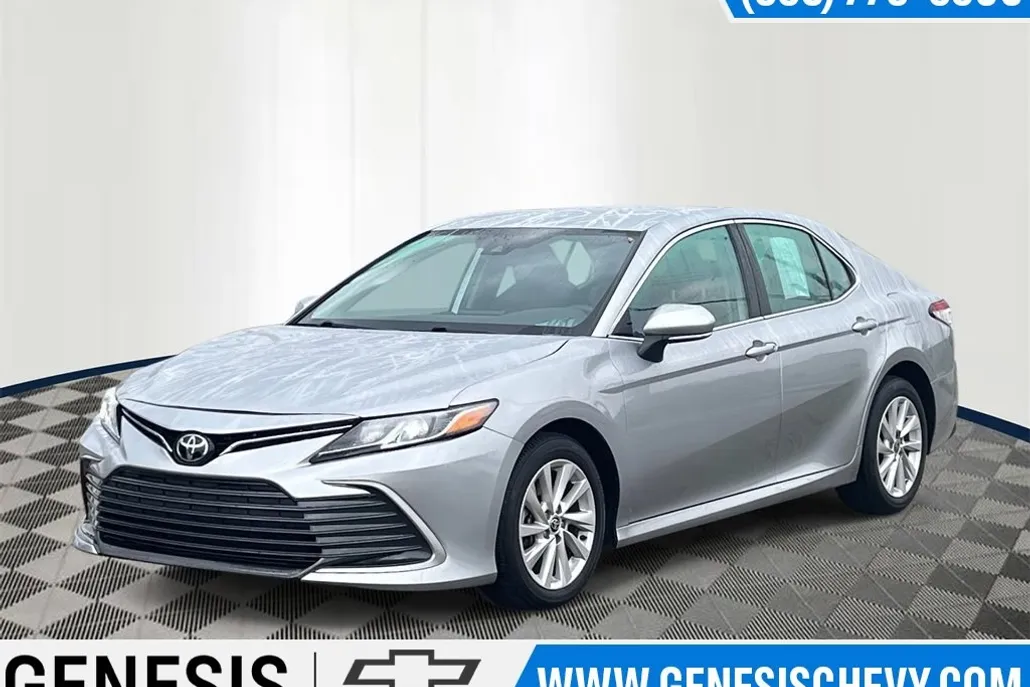2023 Toyota Camry LE photo 1