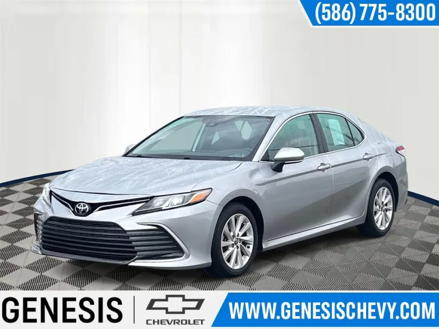 2023 Toyota Camry LE photo 1