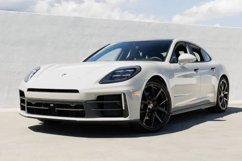 2024 Porsche Panamera 4 photo 1