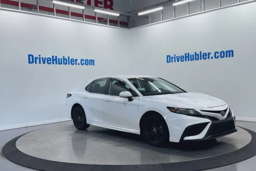 2022 Toyota Camry SE photo 1