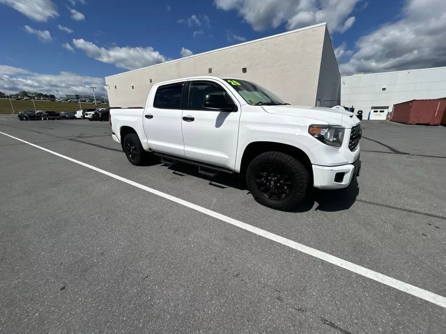 2020 Toyota Tundra SR5 CrewMax photo 1