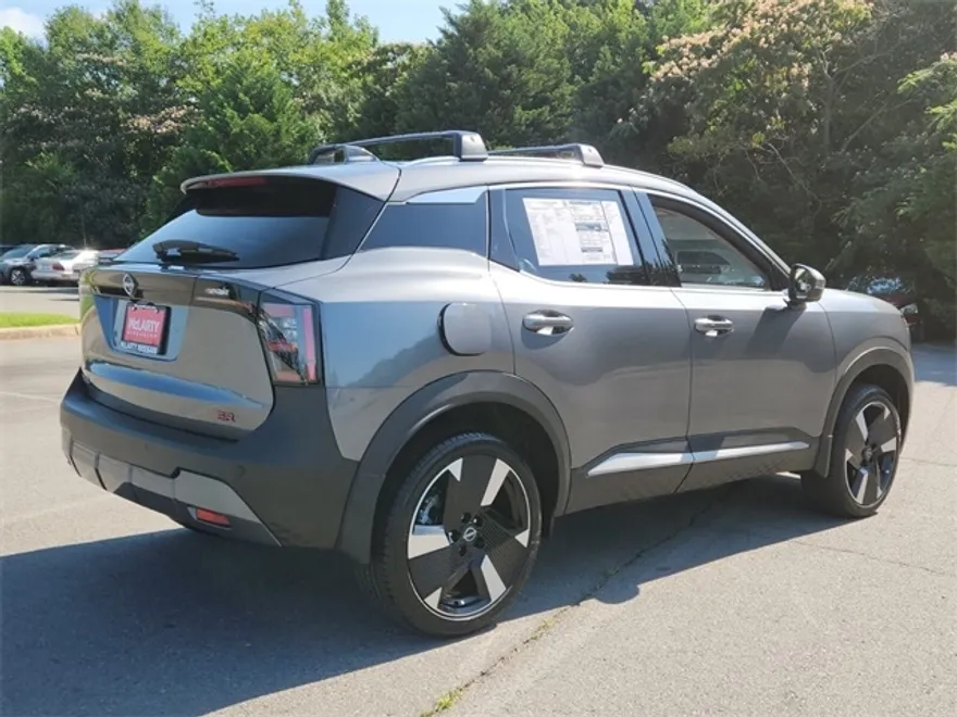 2025 Nissan Kicks SR photo 1