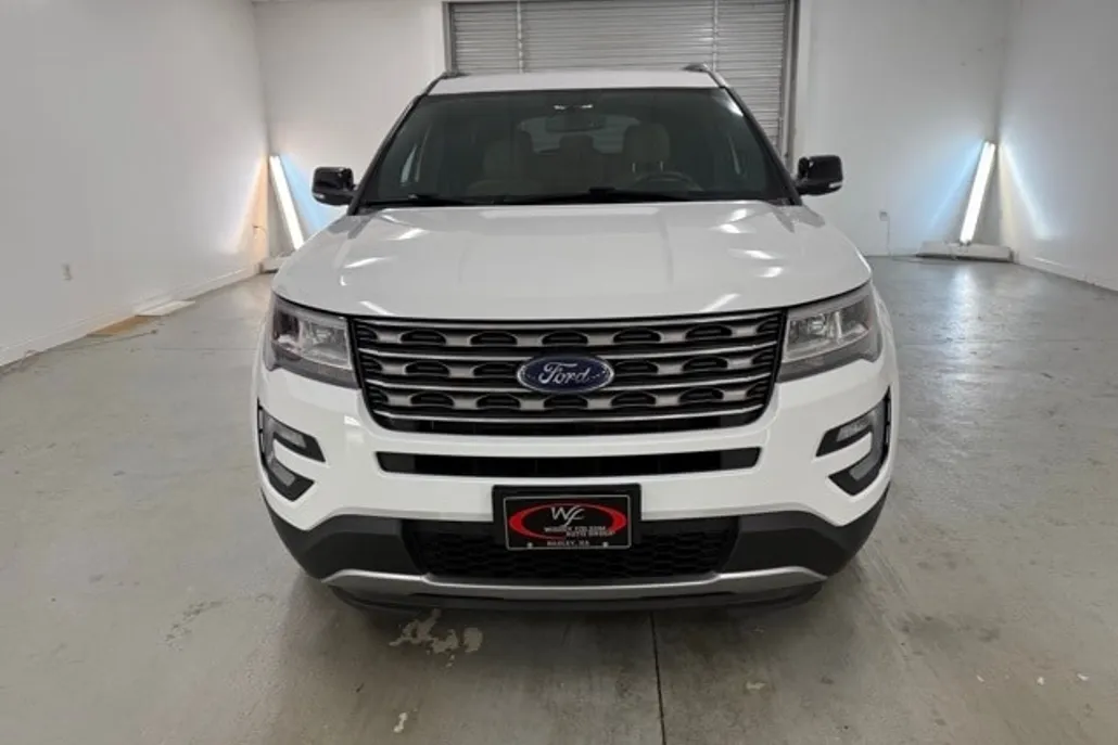 2017 Ford Explorer XLT photo 1
