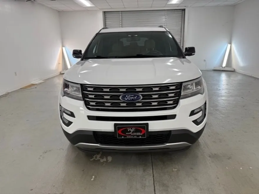 2017 Ford Explorer XLT photo 1