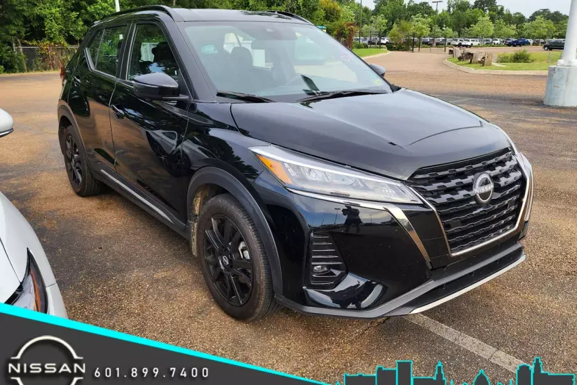 2024 Nissan Kicks SR photo 1