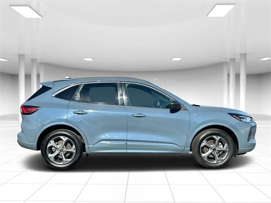 2023 Ford Escape ST-Line photo 1