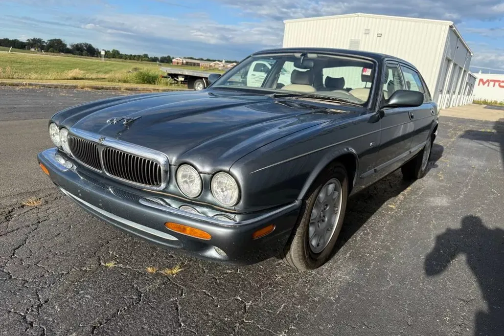 1999 Jaguar XJ 8 L photo 1