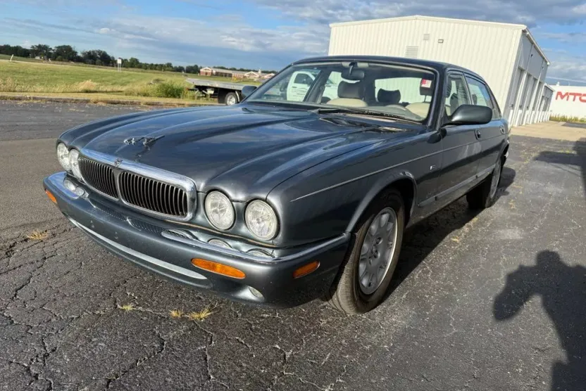 1999 Jaguar XJ 8 L photo 1