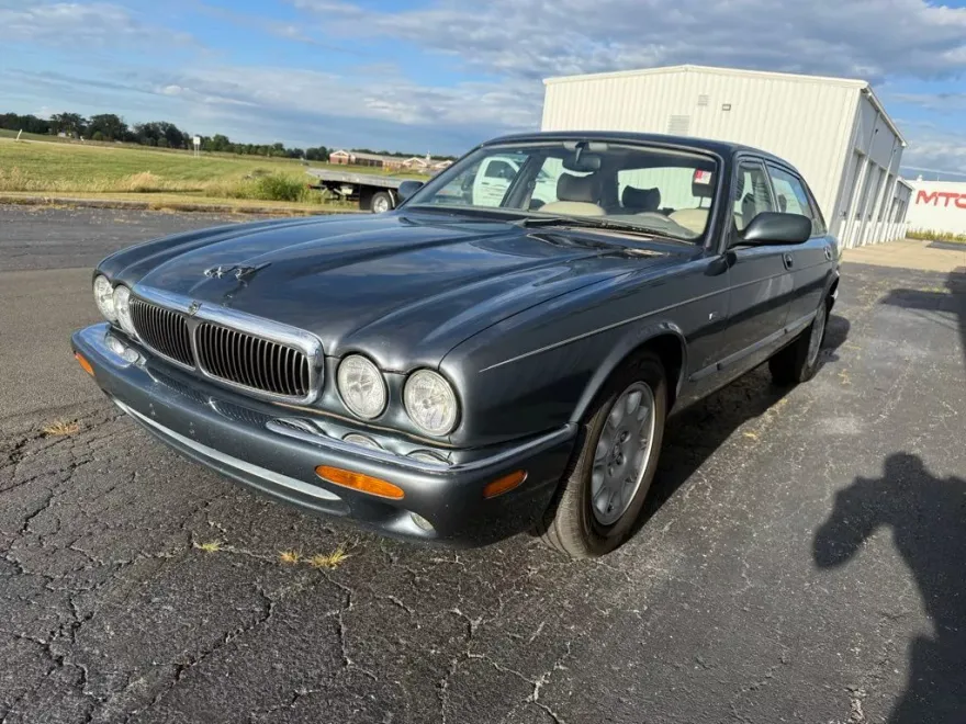 1999 Jaguar XJ 8 L photo 1