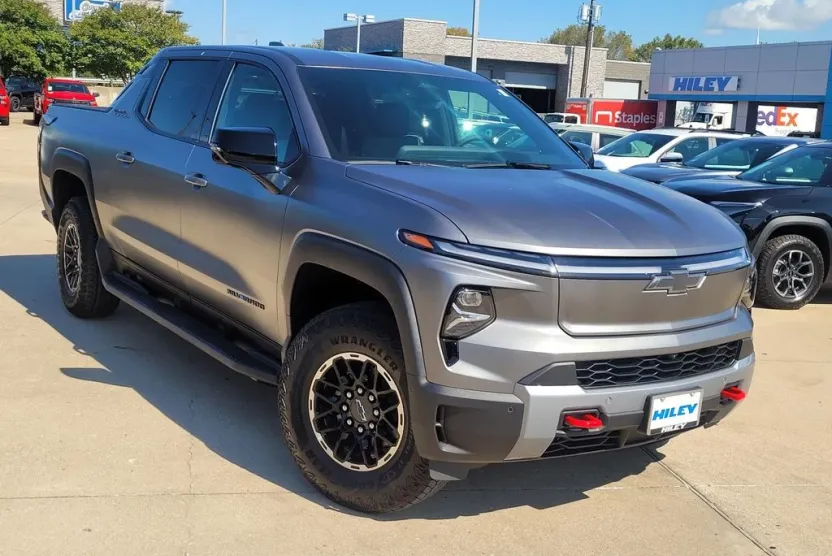 2026 Chevrolet Silverado EV Trail Boss photo 1