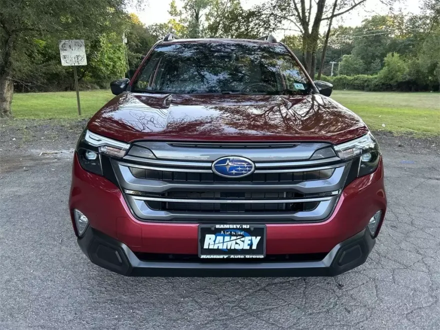 2025 Subaru Forester Premium Base photo 1