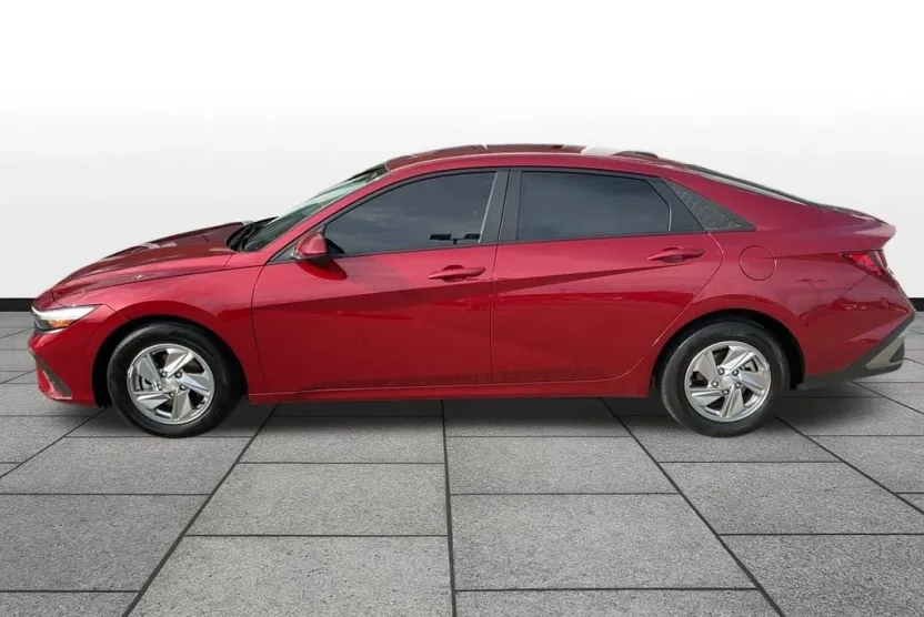 2024 Hyundai Elantra SE photo 1