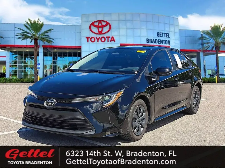 2024 Toyota Corolla LE photo 1