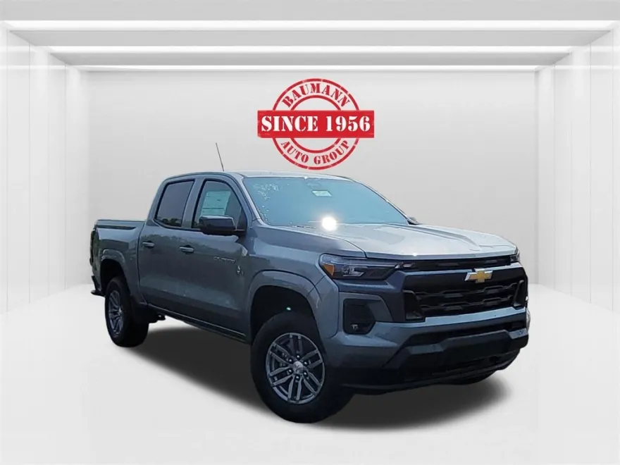 2025 Chevrolet Colorado Work Truck LT photo 1