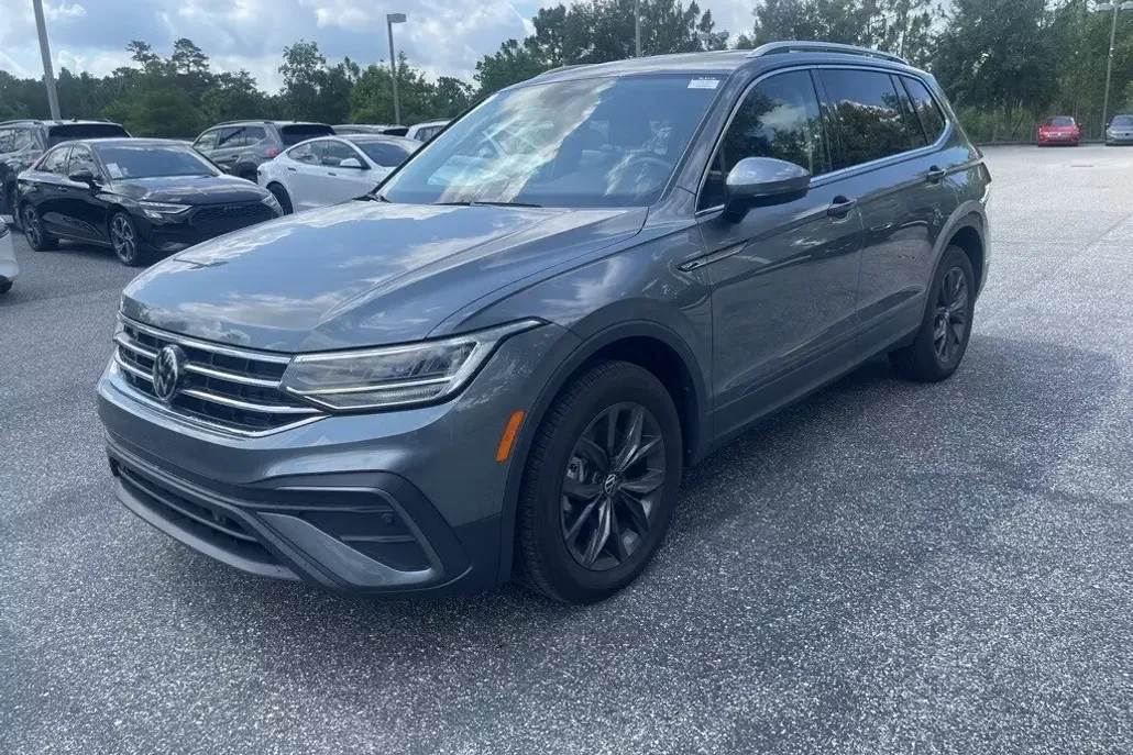 2024 Volkswagen Tiguan SE Wolfsburg Edition photo 1