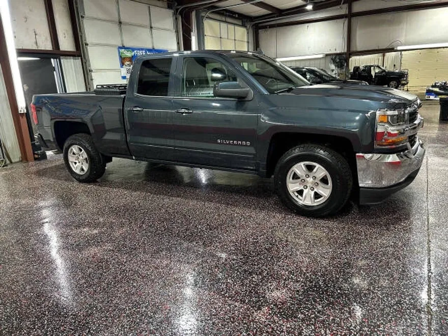 2019 Chevrolet Silverado 1500 LT photo 1
