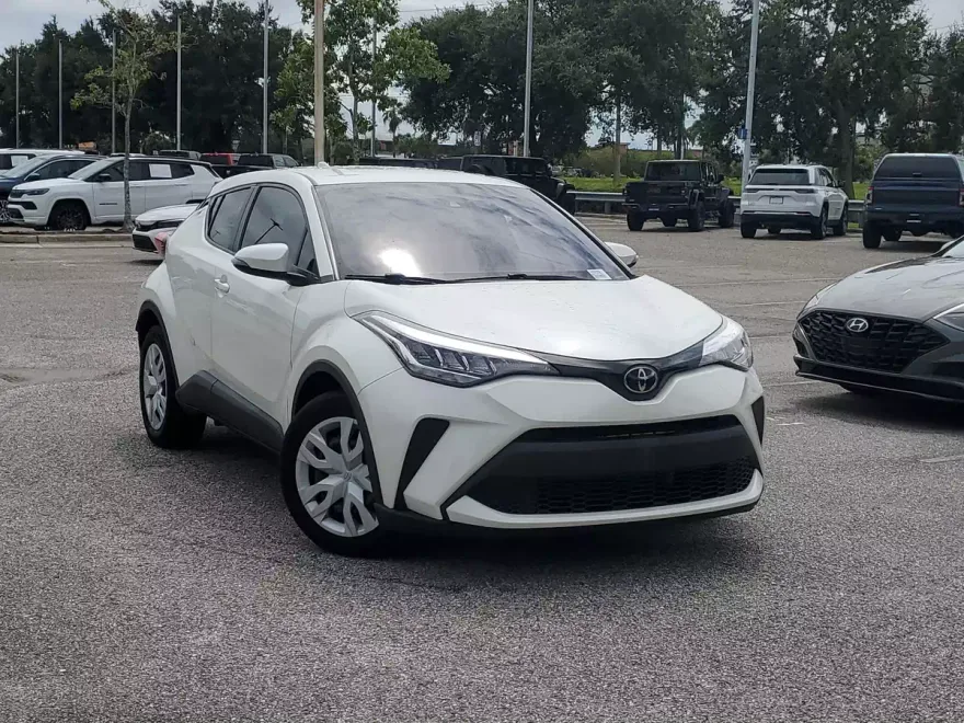 2020 Toyota C-HR LE photo 1