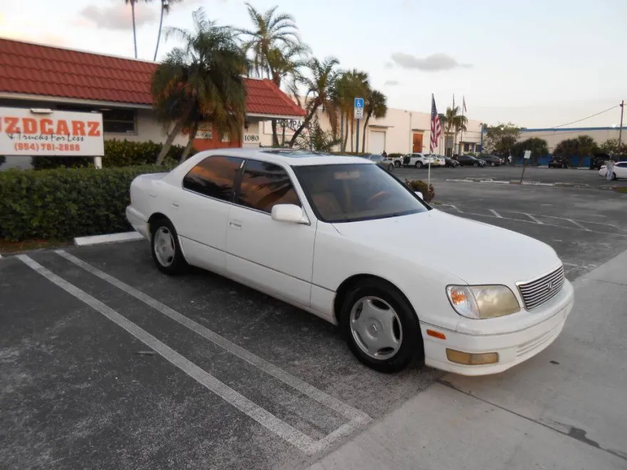 1999 Lexus LS 400 photo 1