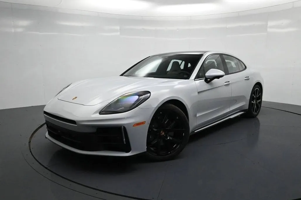 2025 Porsche Panamera 4 photo 1