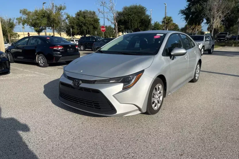 2024 Toyota Corolla LE photo 1
