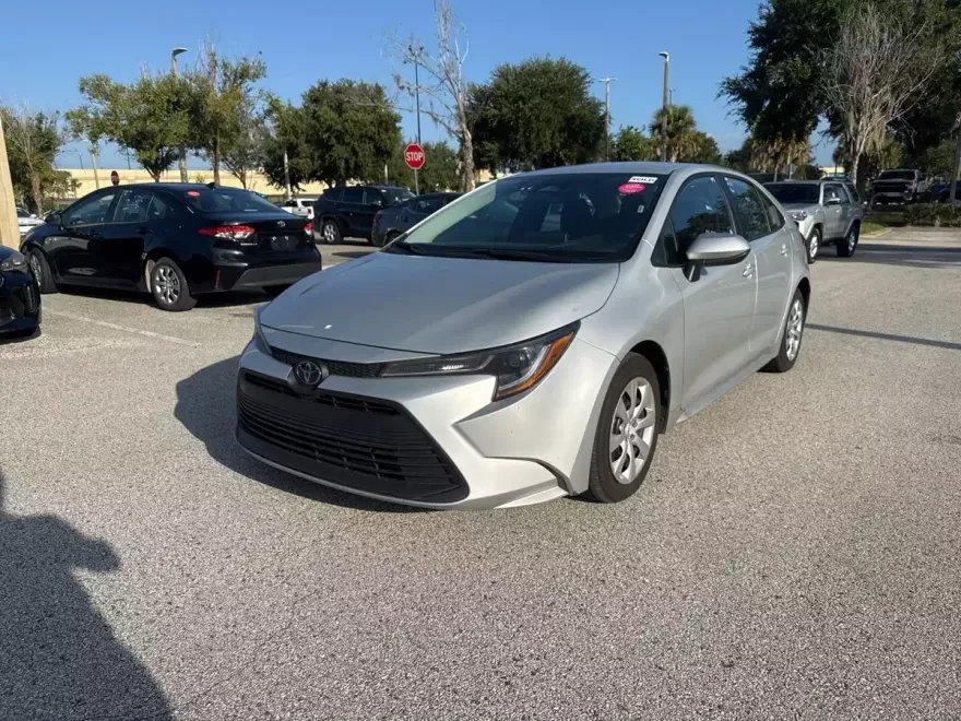2024 Toyota Corolla LE photo 1