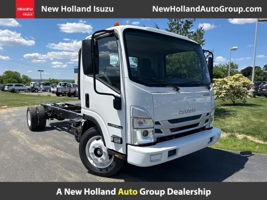 2025 Isuzu NPR/NPR-HD photo 1