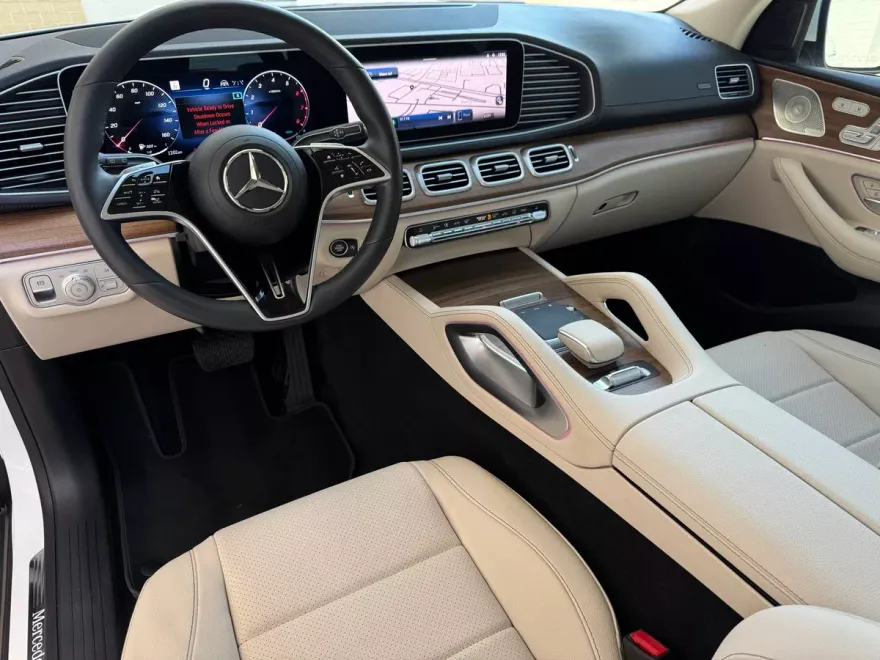 2024 Mercedes Benz GLS 450 4MATIC photo 1