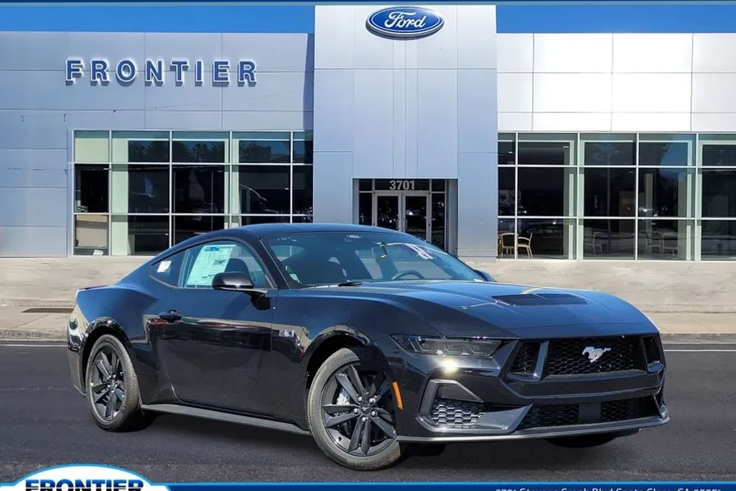 2025 Ford Mustang GT photo 1