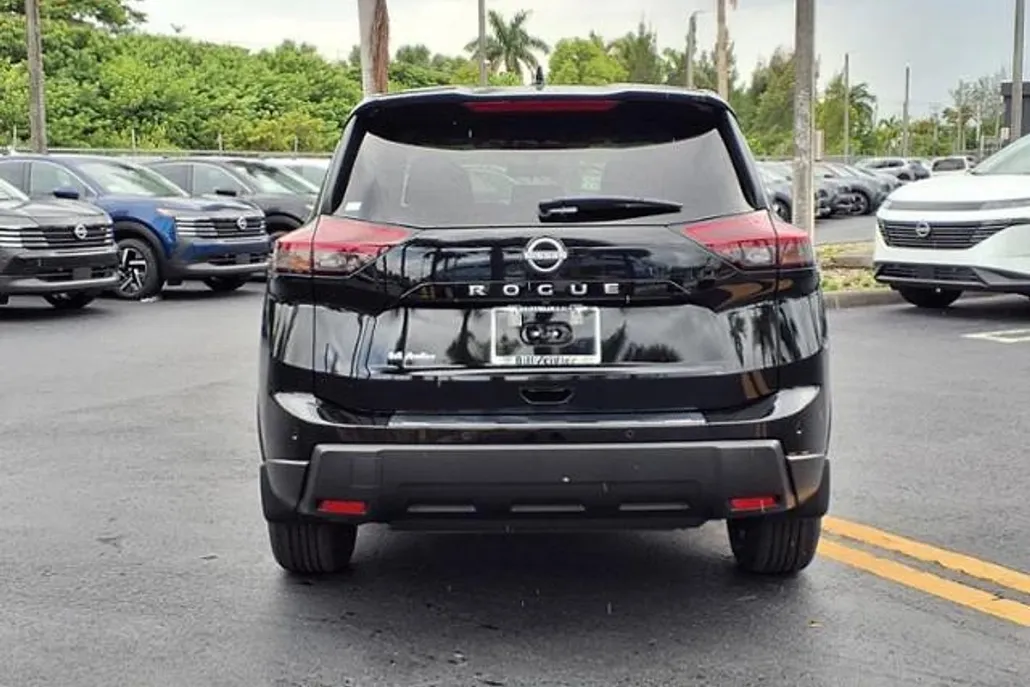 2026 Nissan Rogue SV photo 1