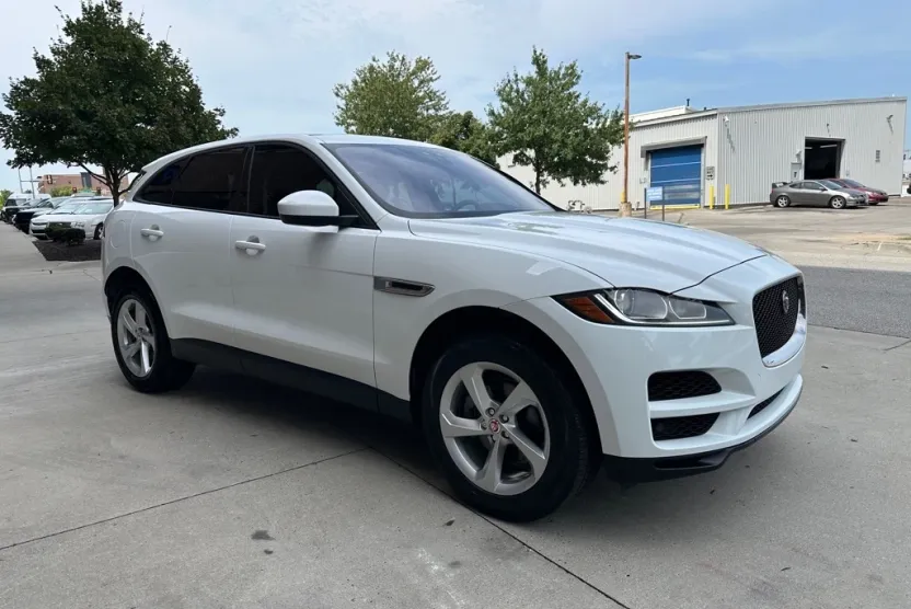 2018 Jaguar F-PACE Premium photo 1
