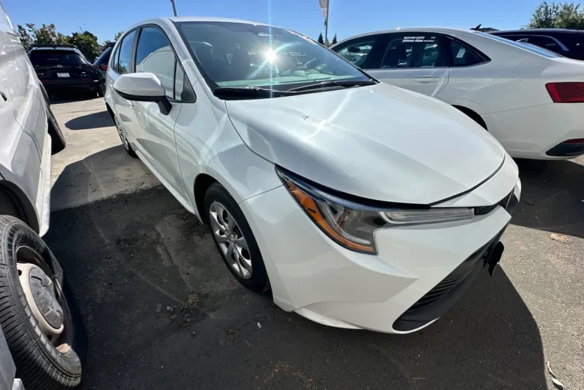 2024 Toyota Corolla LE photo 1