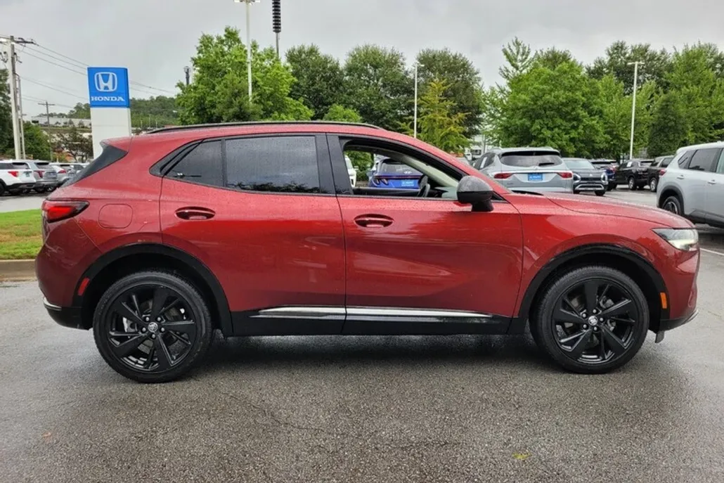 2022 Buick Envision Essence photo 1