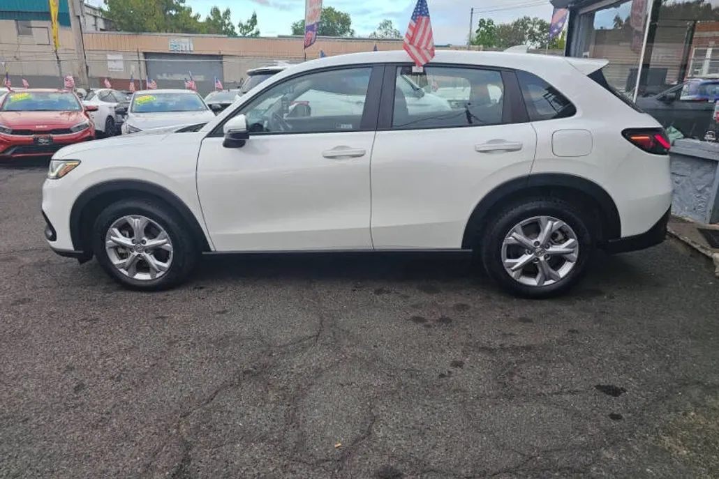 2023 Honda HR-V LX photo 1
