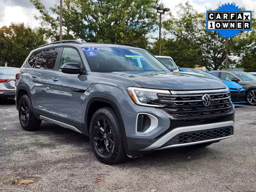 2025 Volkswagen Atlas Peak Edition photo 1
