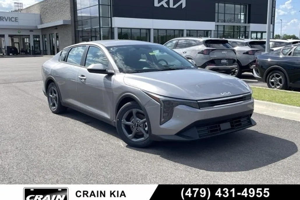 2025 Kia K4 LXS photo 1