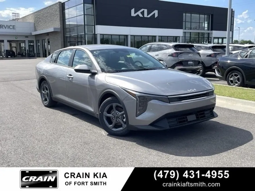 2025 Kia K4 LXS photo 1